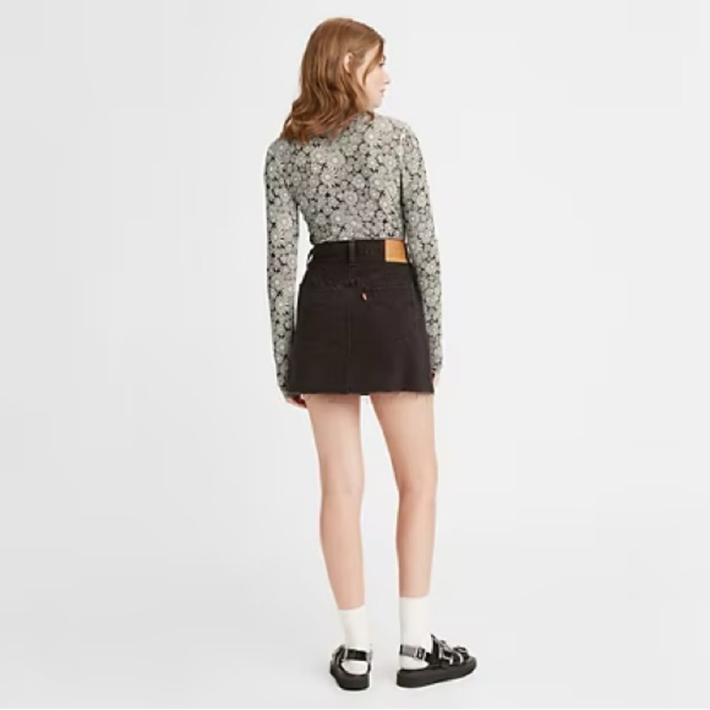 Levi’s Black denim skirt